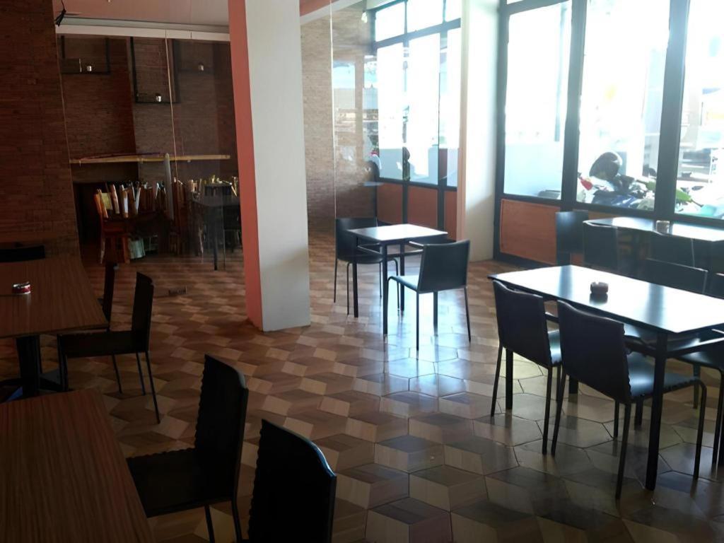 Mira Hotel Банджармасін Екстер'єр фото